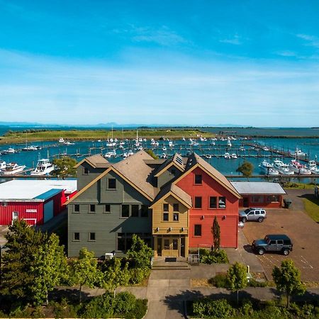 At The Helm Hotel Ilwaco Buitenkant foto
