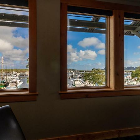 At The Helm Hotel Ilwaco Buitenkant foto
