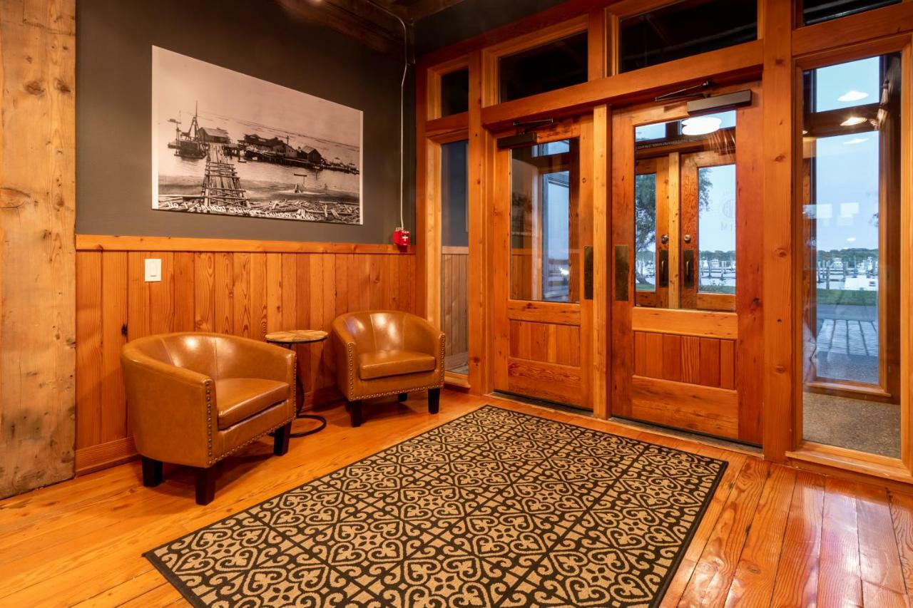 At The Helm Hotel Ilwaco Buitenkant foto