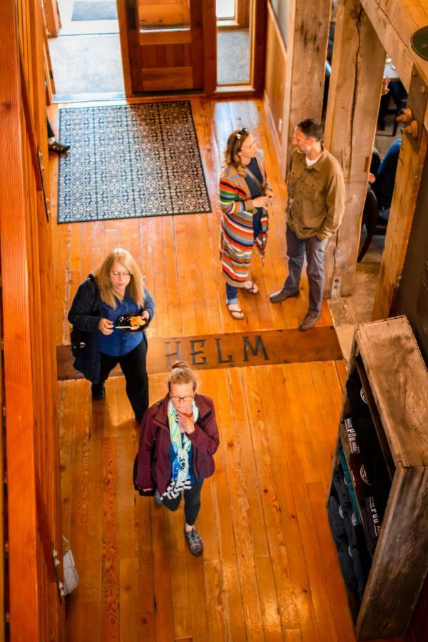 At The Helm Hotel Ilwaco Buitenkant foto