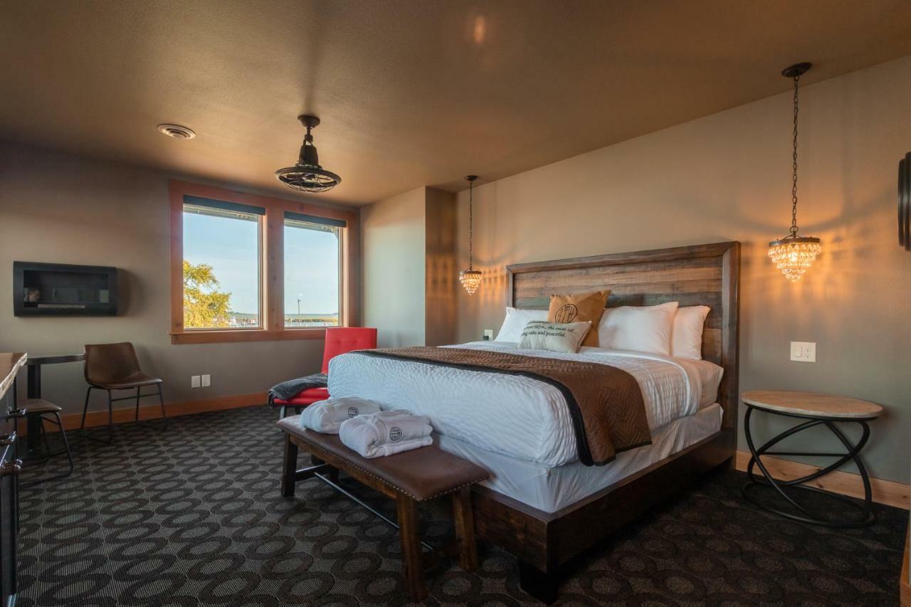 At The Helm Hotel Ilwaco Kamer foto